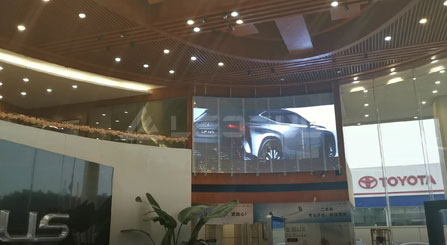 LEDFUL TGC écran LED transparent pour concessionnaire automobile