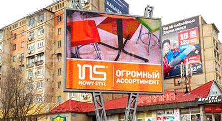 Affichage monté sur poteau de publicité extérieure