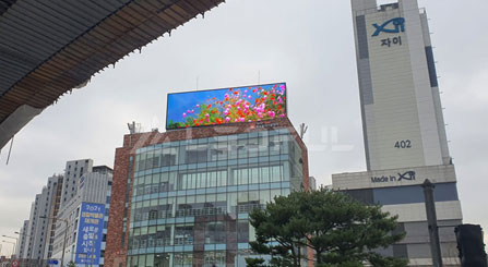 Panneau d'affichage numérique LED grand toit en Corée