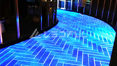 Affichage LED au sol dans le centre commercial